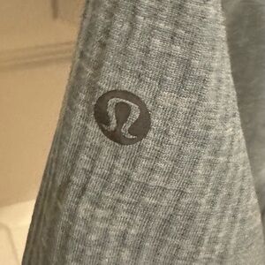 Men’s Lulu shirt gray size M